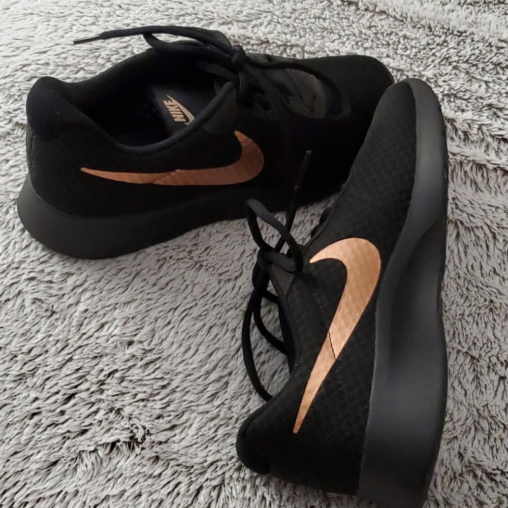 Nike Tanjun